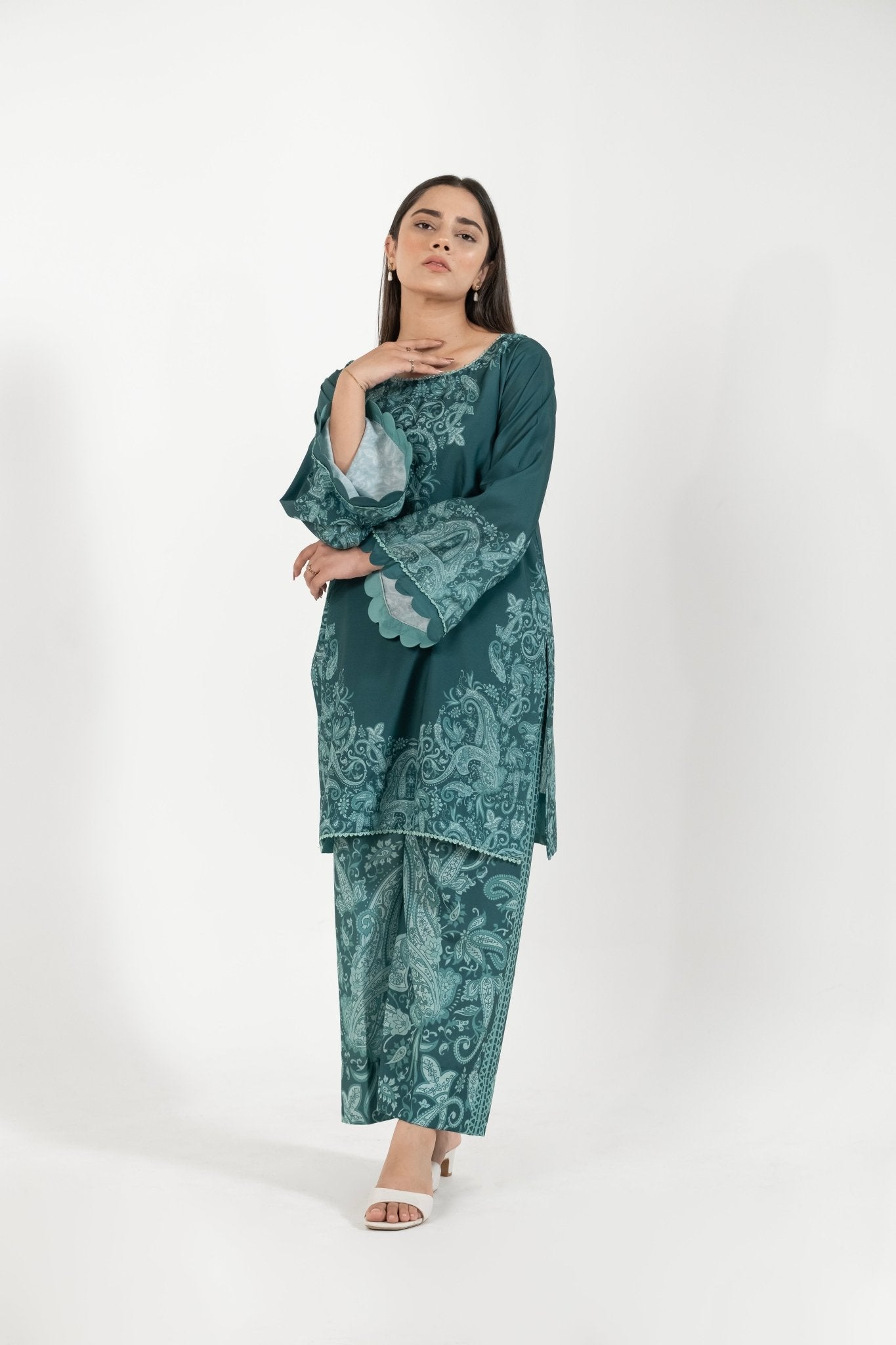Designer Dresses: Modern Elegance for Every Occasion - Pret.Dastkaari