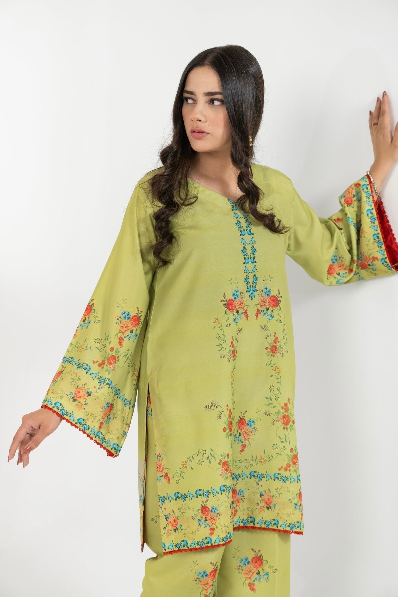 Dress Design: A Blend of Tradition and Modern Fashion - Pret.Dastkaari