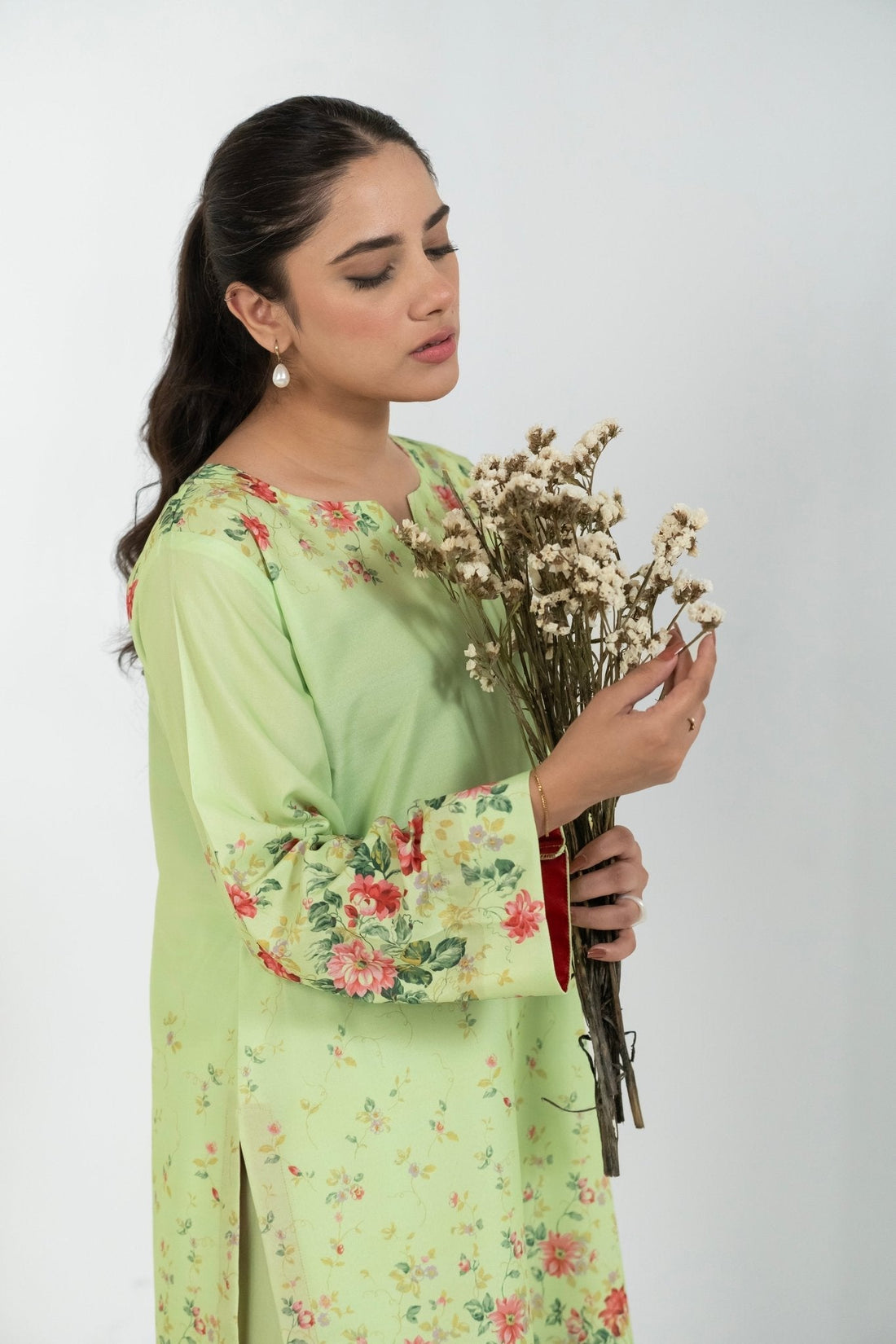 Pakistani Cultural Clothing – Tradition in Modern Fashion - Pret.Dastkaari