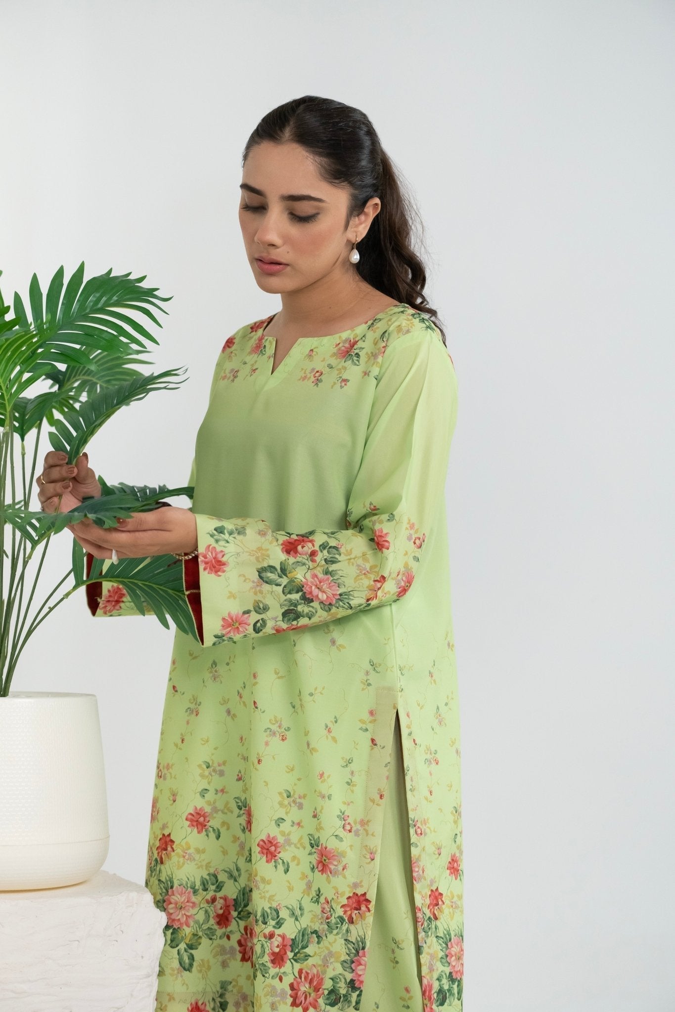 The Latest Fashion Trends Pakistan is Embracing in 2025 - Pret.Dastkaari