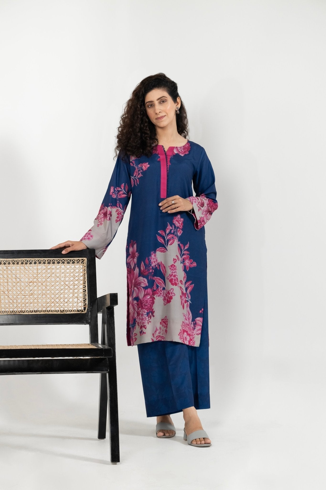 Why a Sale on Ladies Clothes Matters - Pret.Dastkaari